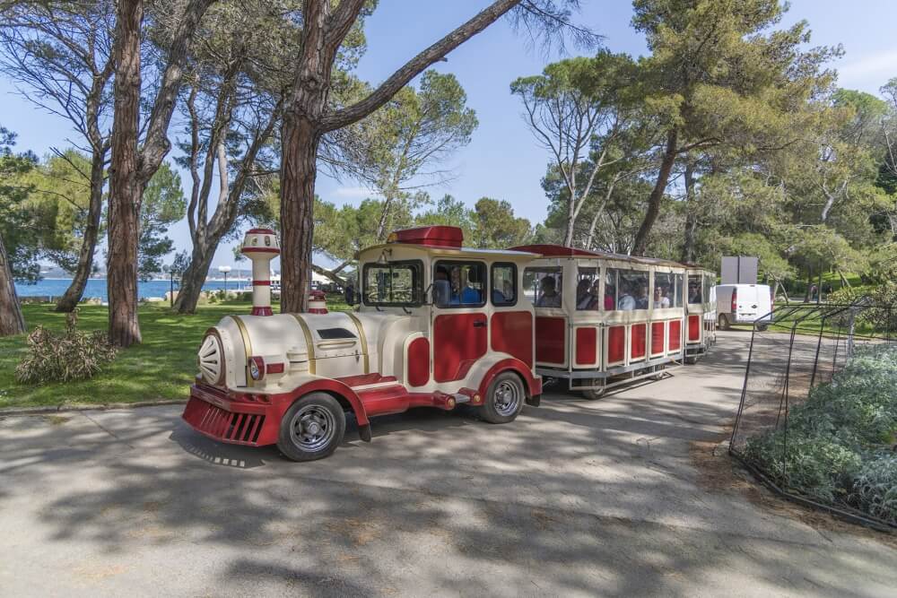 Tour by train © Brijuni National Park.